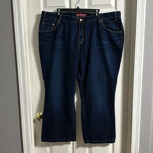 Women’s Nouveau Boot Cut Levi Jeans 24W Short